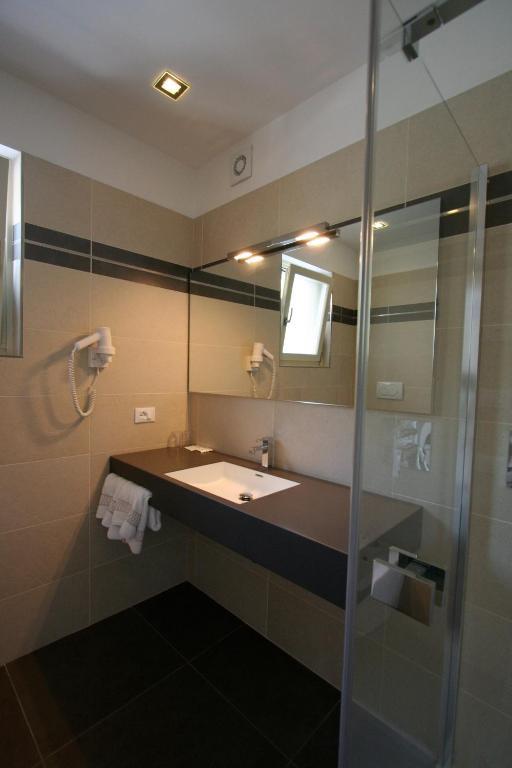 Vega 3* Malcesine